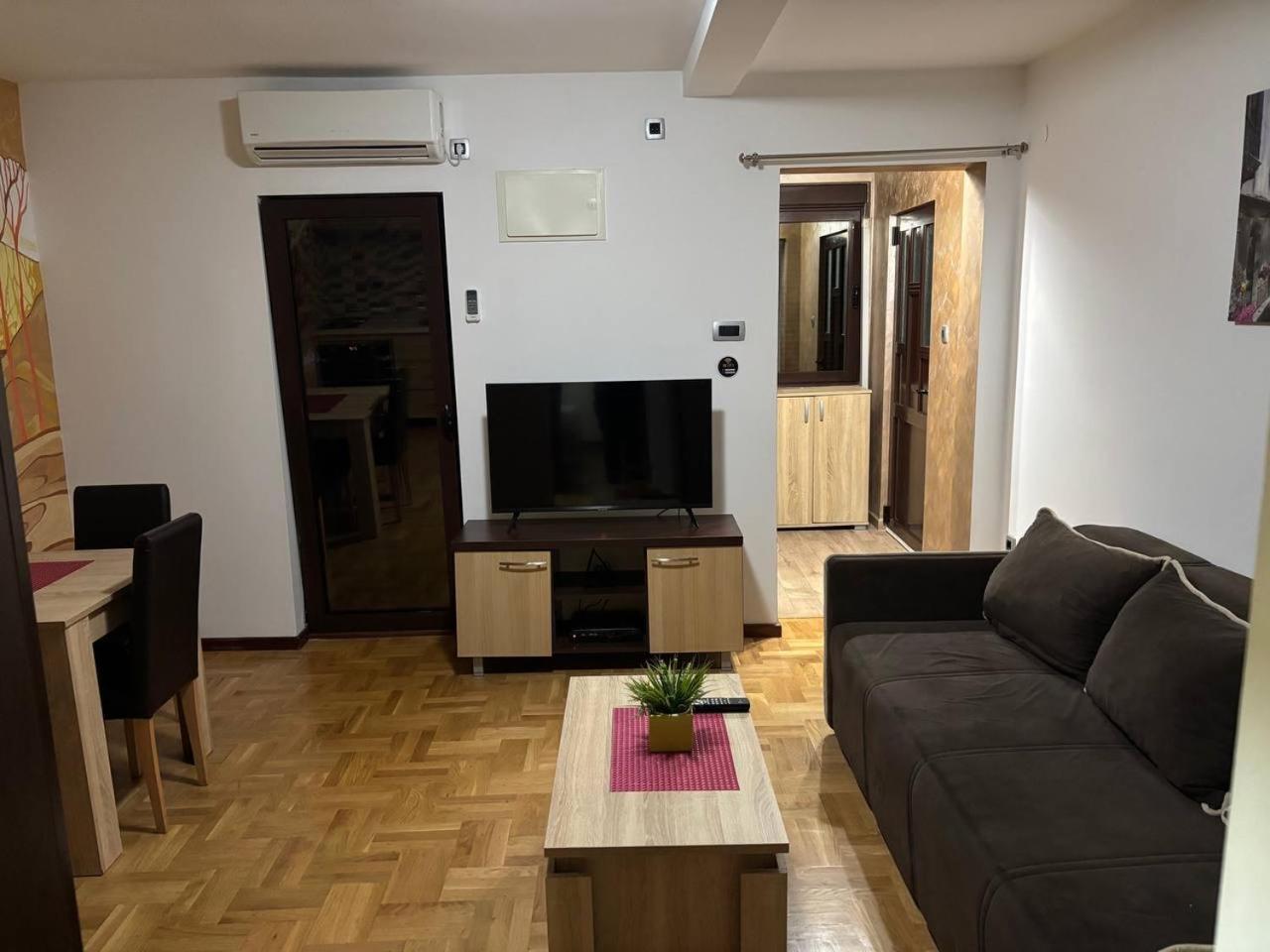 Laura Apartment Budva